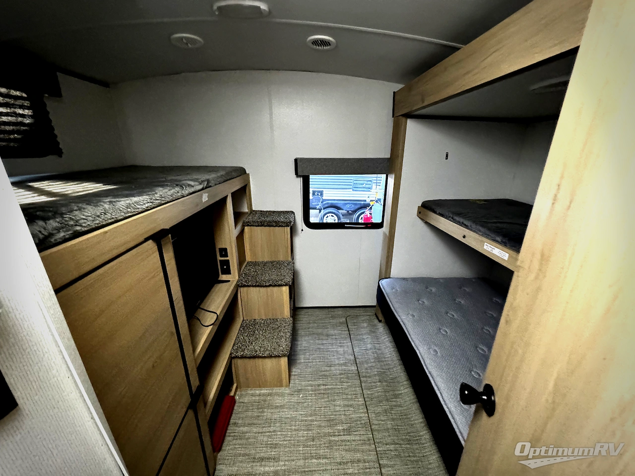 2021 Cruiser Radiance Ultra Lite 30DS Photo 14