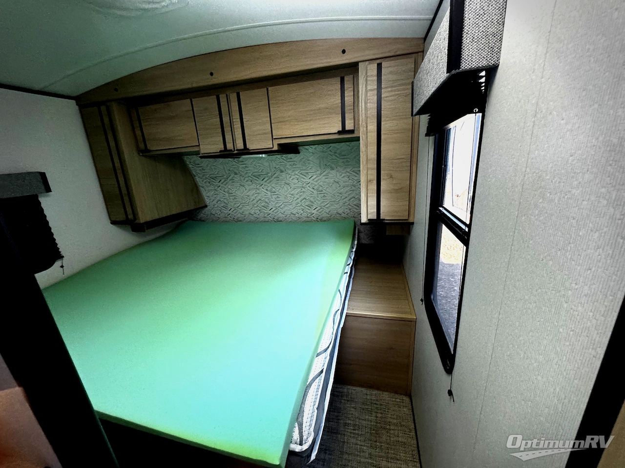 2021 Cruiser Radiance Ultra Lite 30DS Photo 17