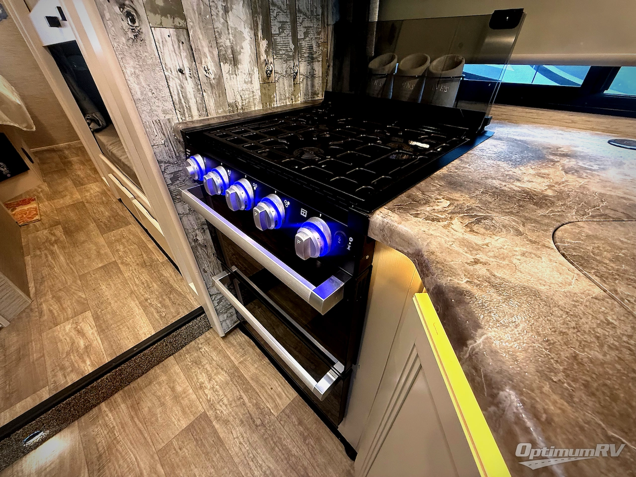 2023 Thor Chateau 31EV Photo 12