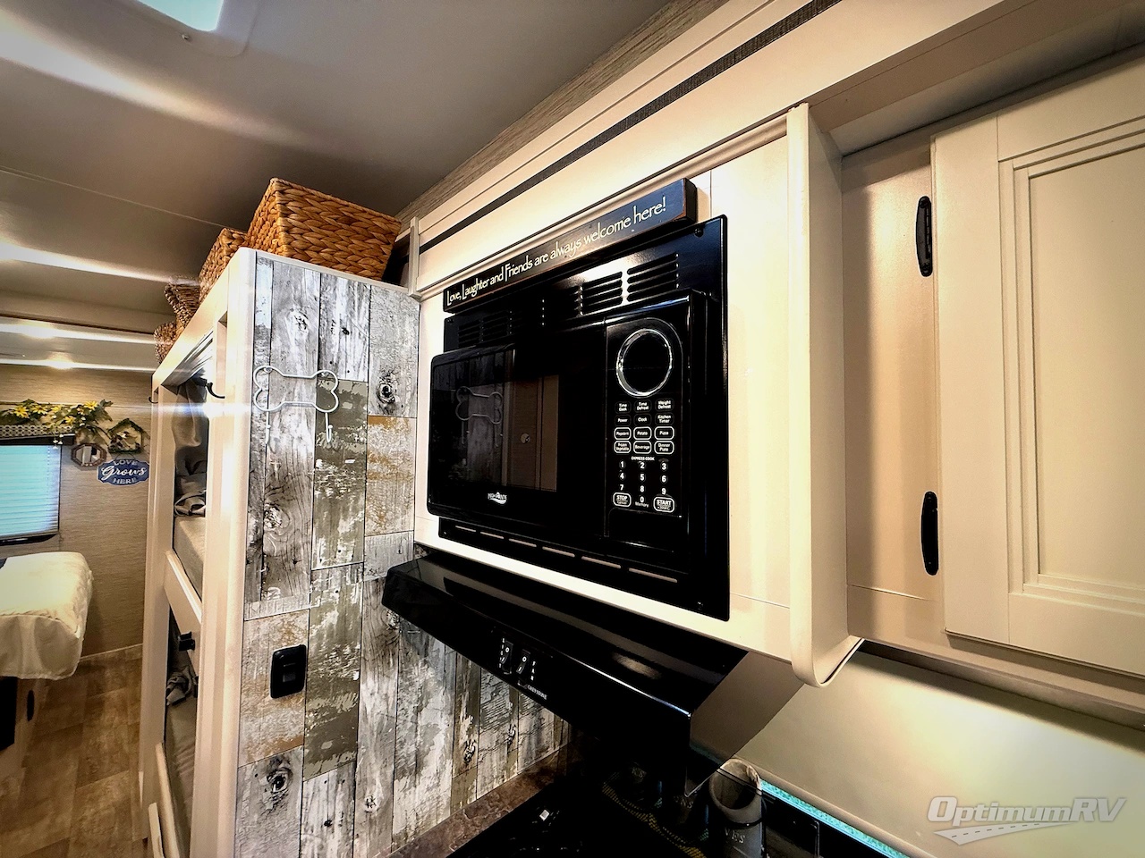 2023 Thor Chateau 31EV Photo 13