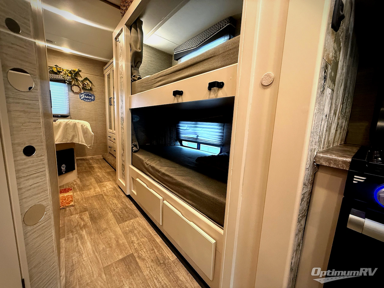 2023 Thor Chateau 31EV Photo 20