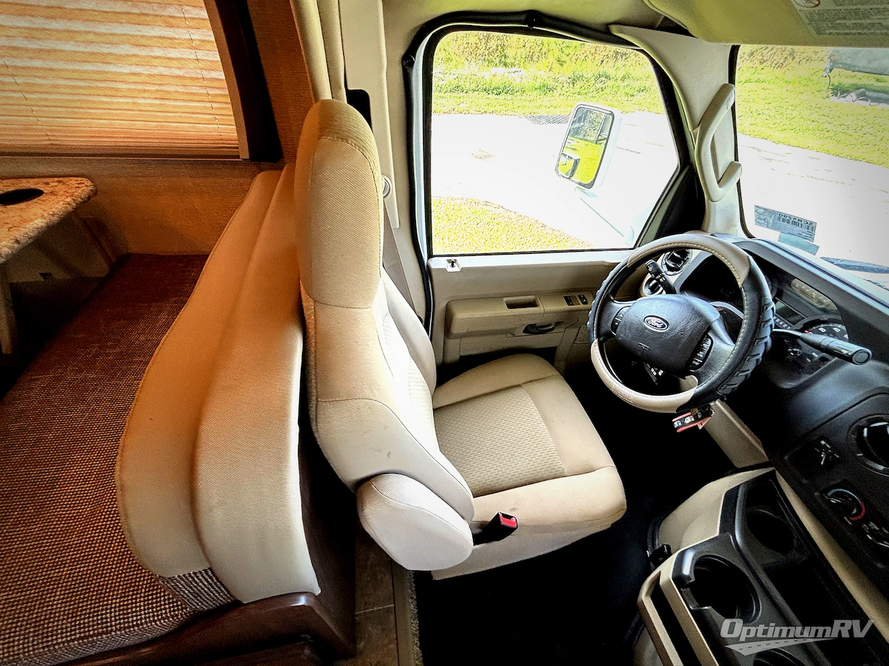 2018 Thor Chateau 26B Photo 7