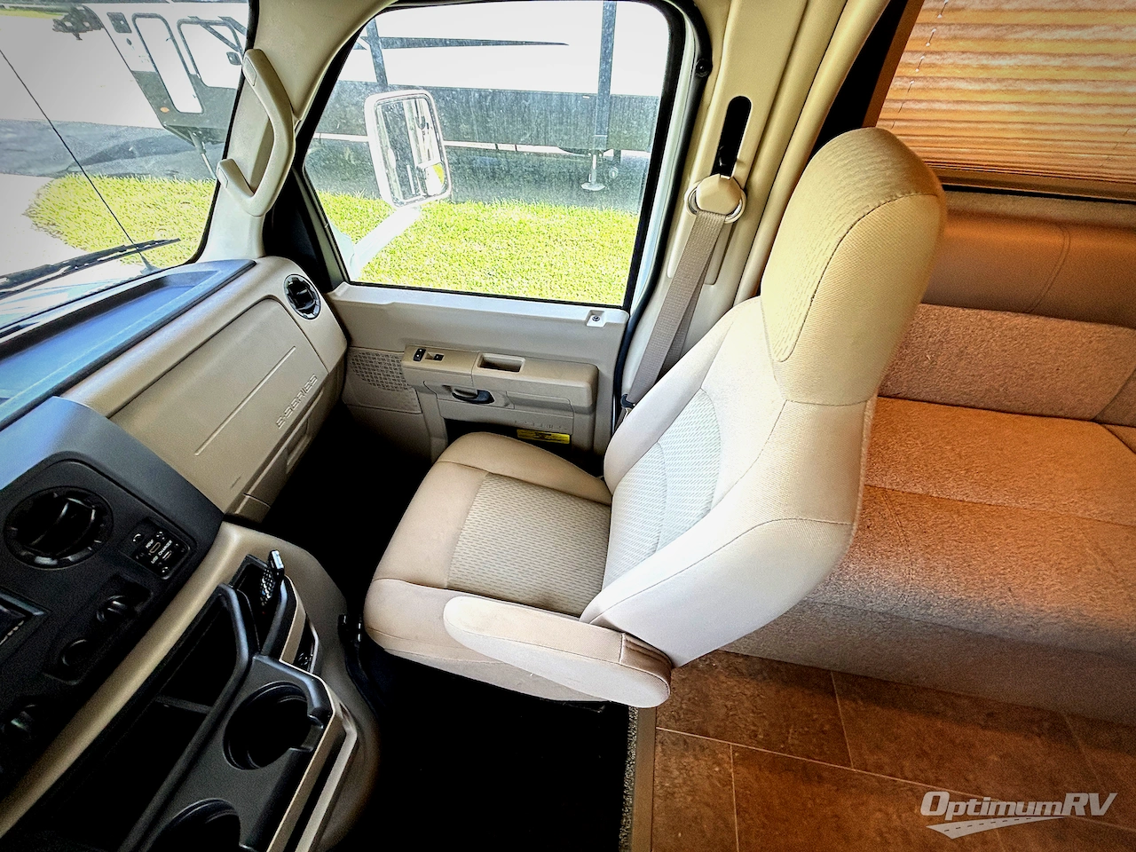 2018 Thor Chateau 26B Photo 9