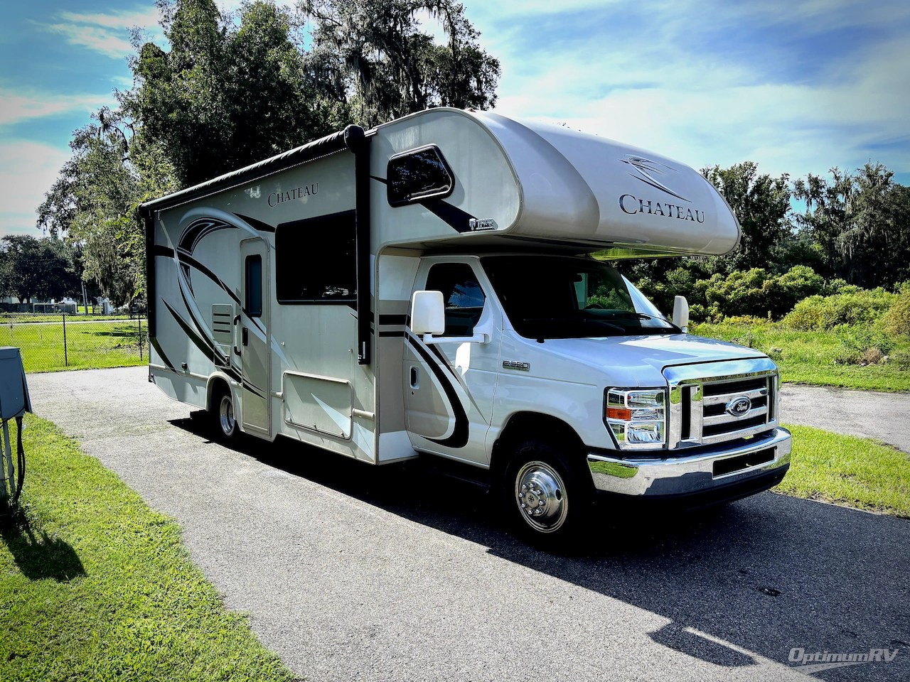 2018 Thor Chateau 26B Photo 1