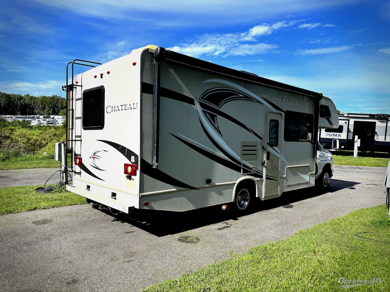 2018 Thor Chateau 26B Photo 2
