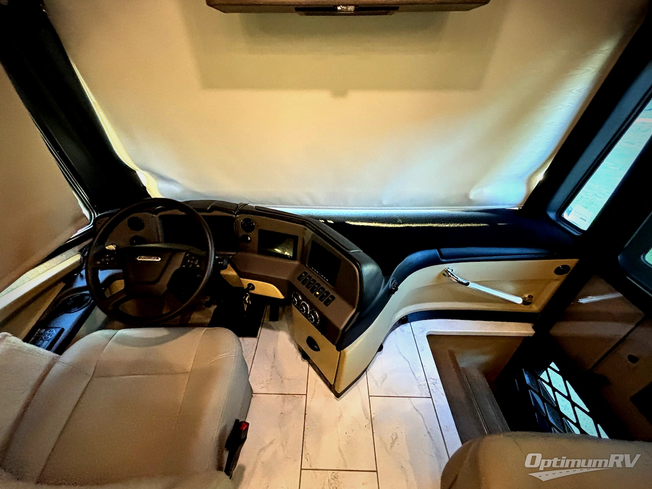 2023 Tiffin Allegro RED 360 33 AA Photo 8