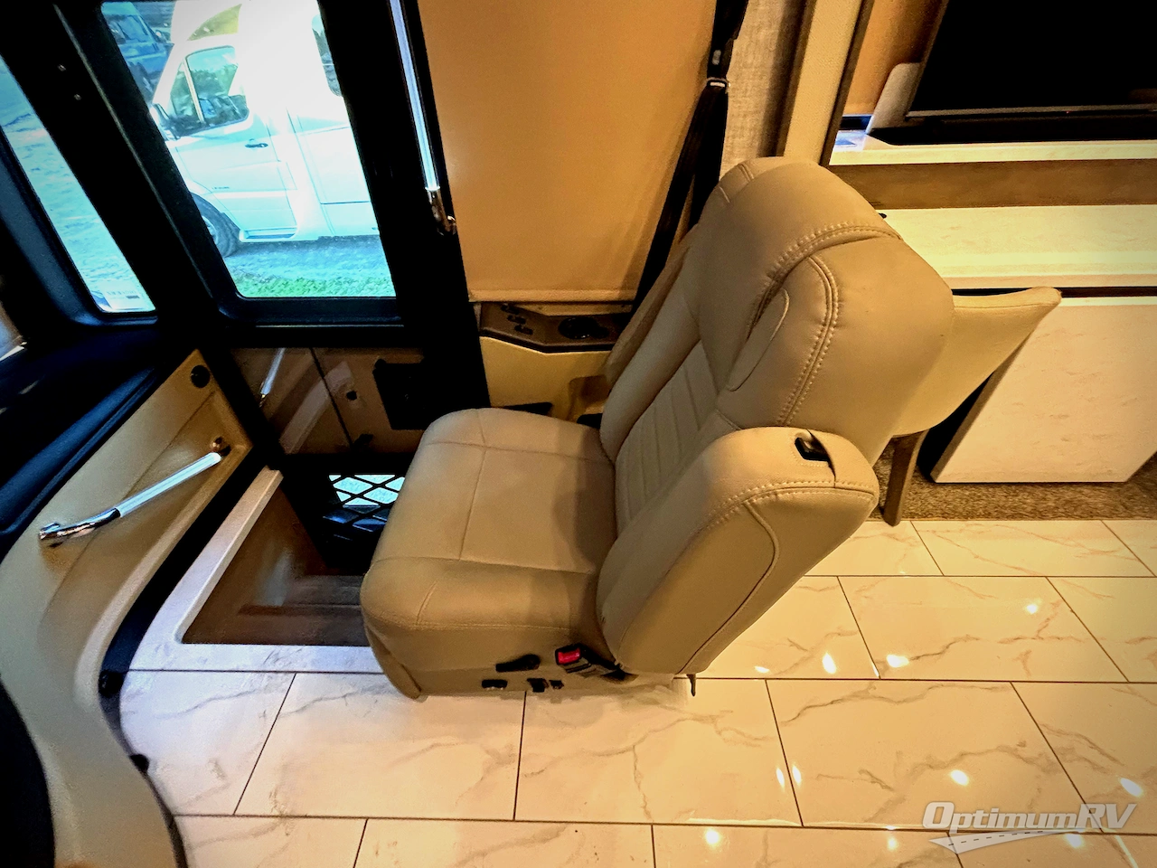 2023 Tiffin Allegro RED 360 33 AA Photo 9