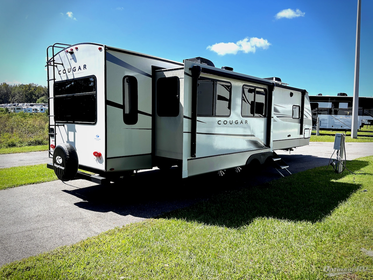 2024 Keystone Cougar Half-Ton 33RLI Photo 2