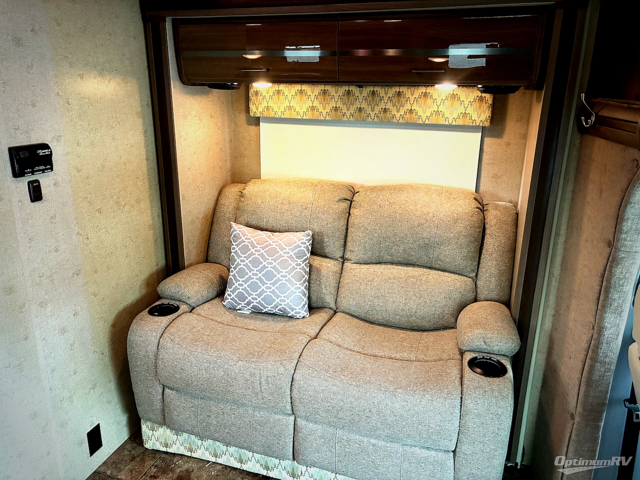 2014 Itasca Navion IQ 24G Photo 5