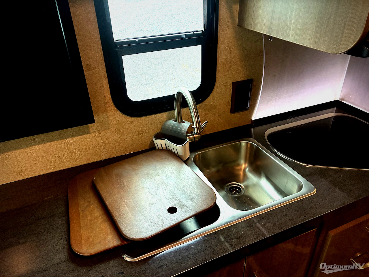 2014 Itasca Navion IQ 24G Photo 7