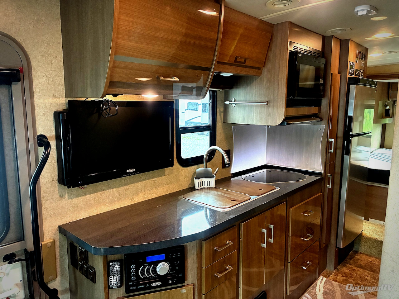 2014 Itasca Navion IQ 24G Photo 8