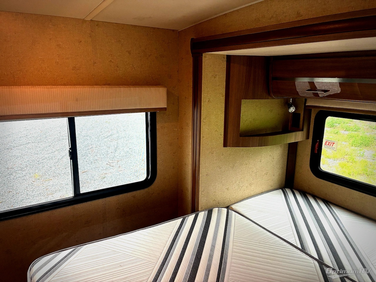 2014 Itasca Navion IQ 24G Photo 16