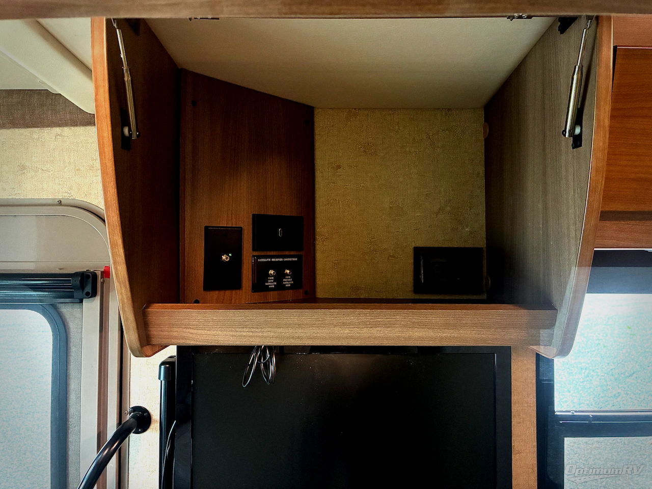 2014 Itasca Navion IQ 24G Photo 18