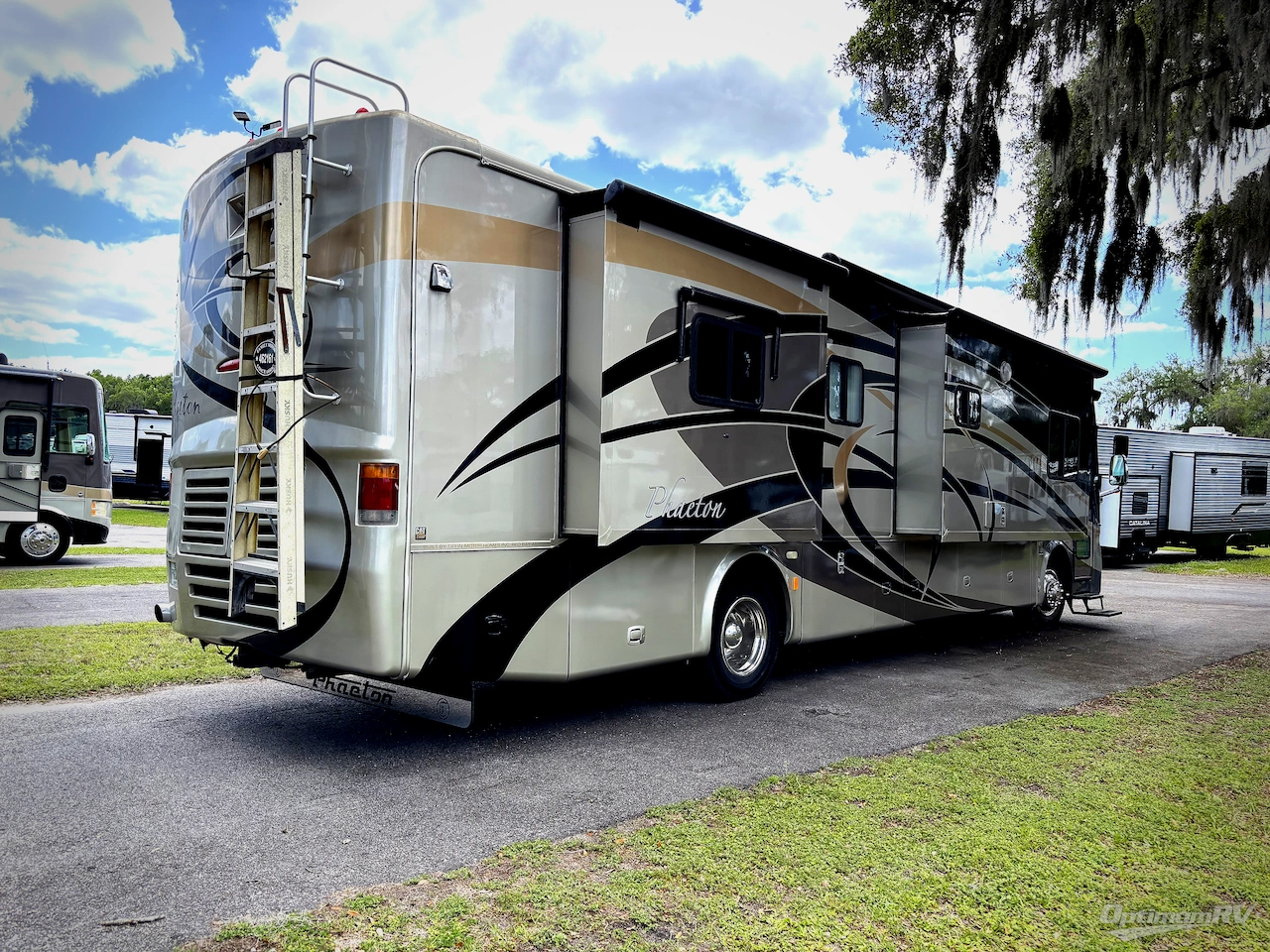 2007 Tiffin Phaeton 40 QSH Photo 2