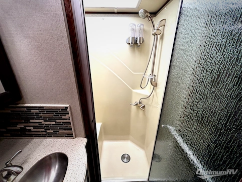 2018 Fleetwood Pace Arrow 36U RV Photo 4