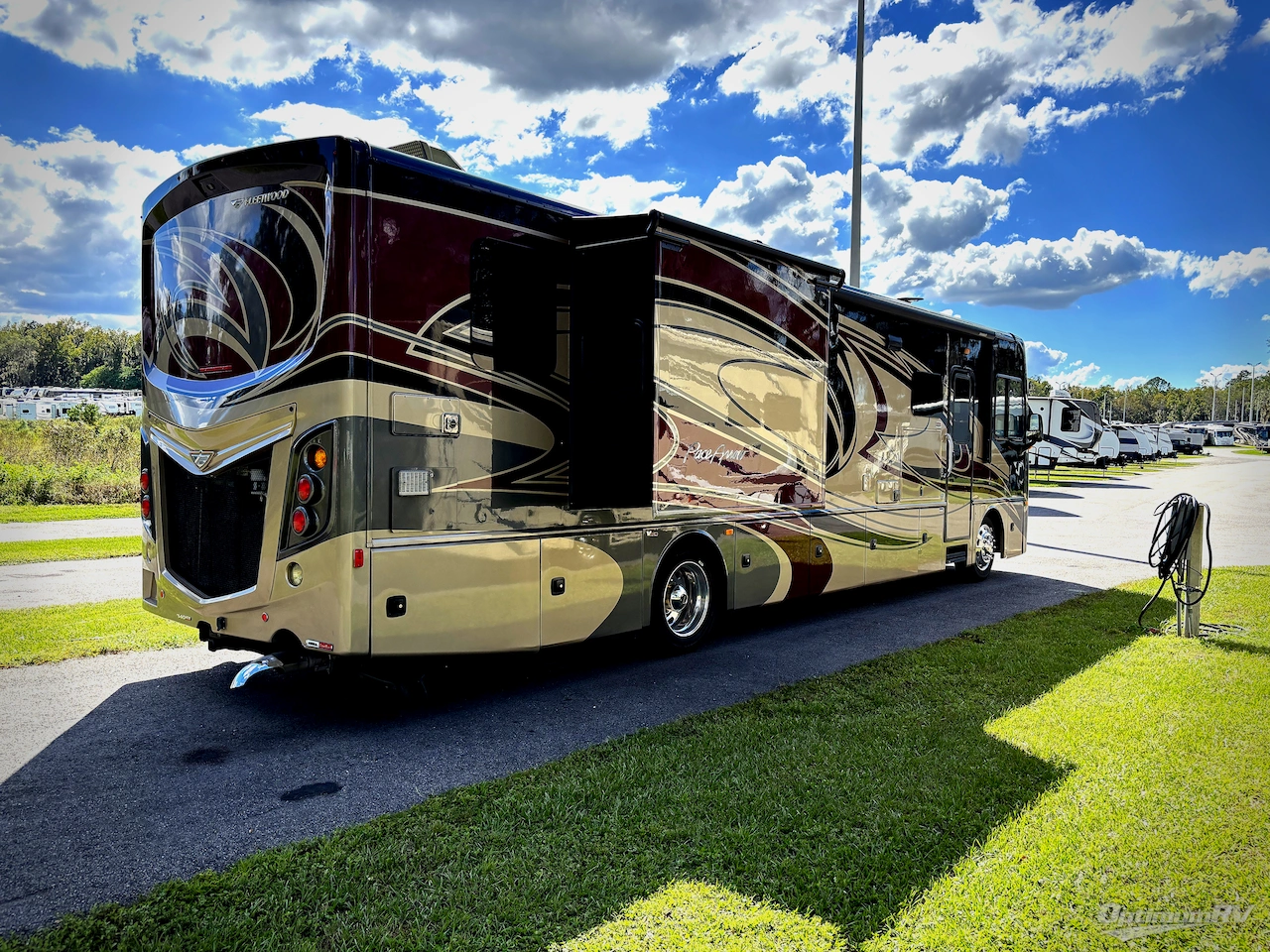2018 Fleetwood Pace Arrow 36U Photo 2