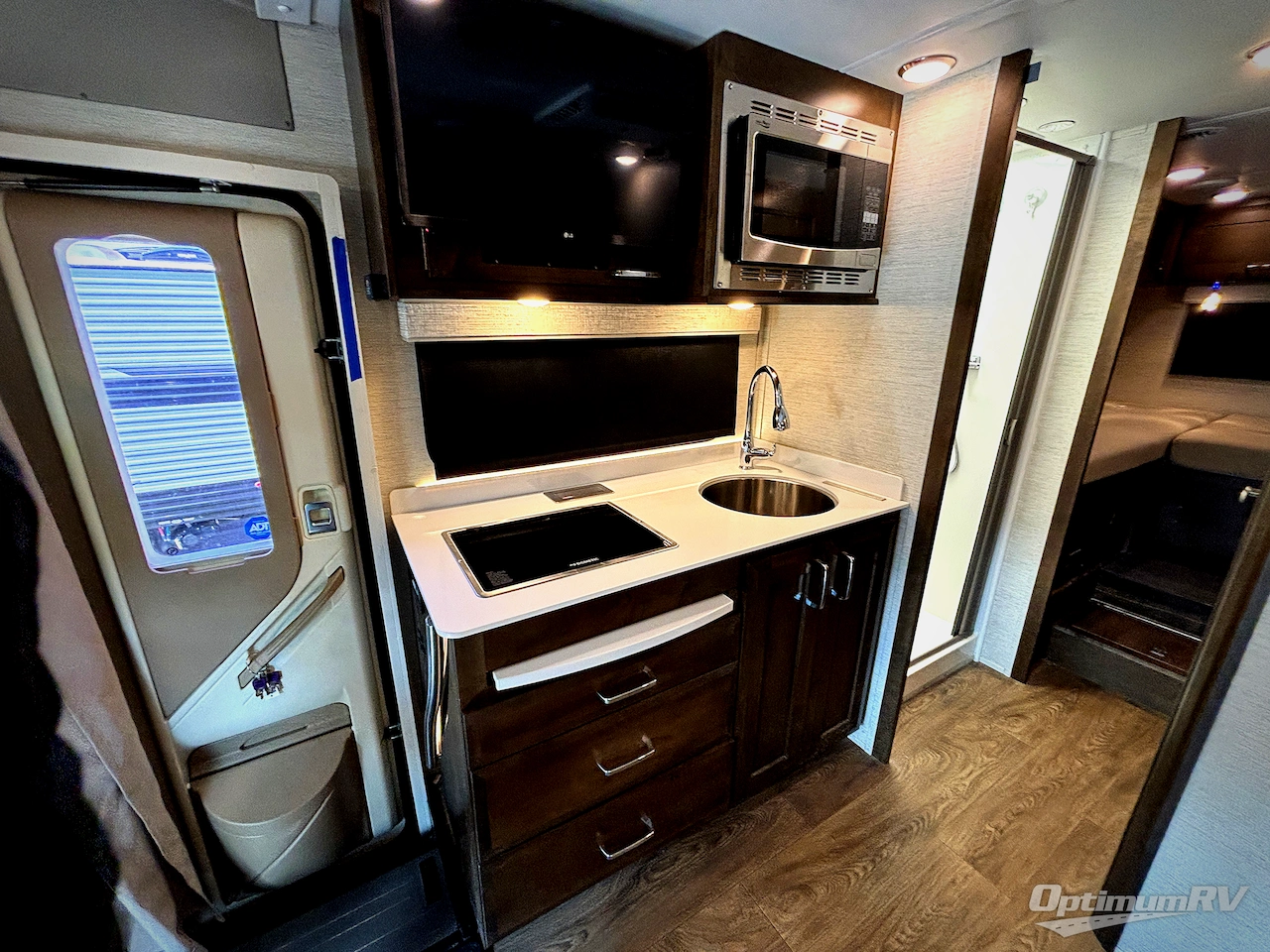 2021 Tiffin Wayfarer 25LW Photo 9