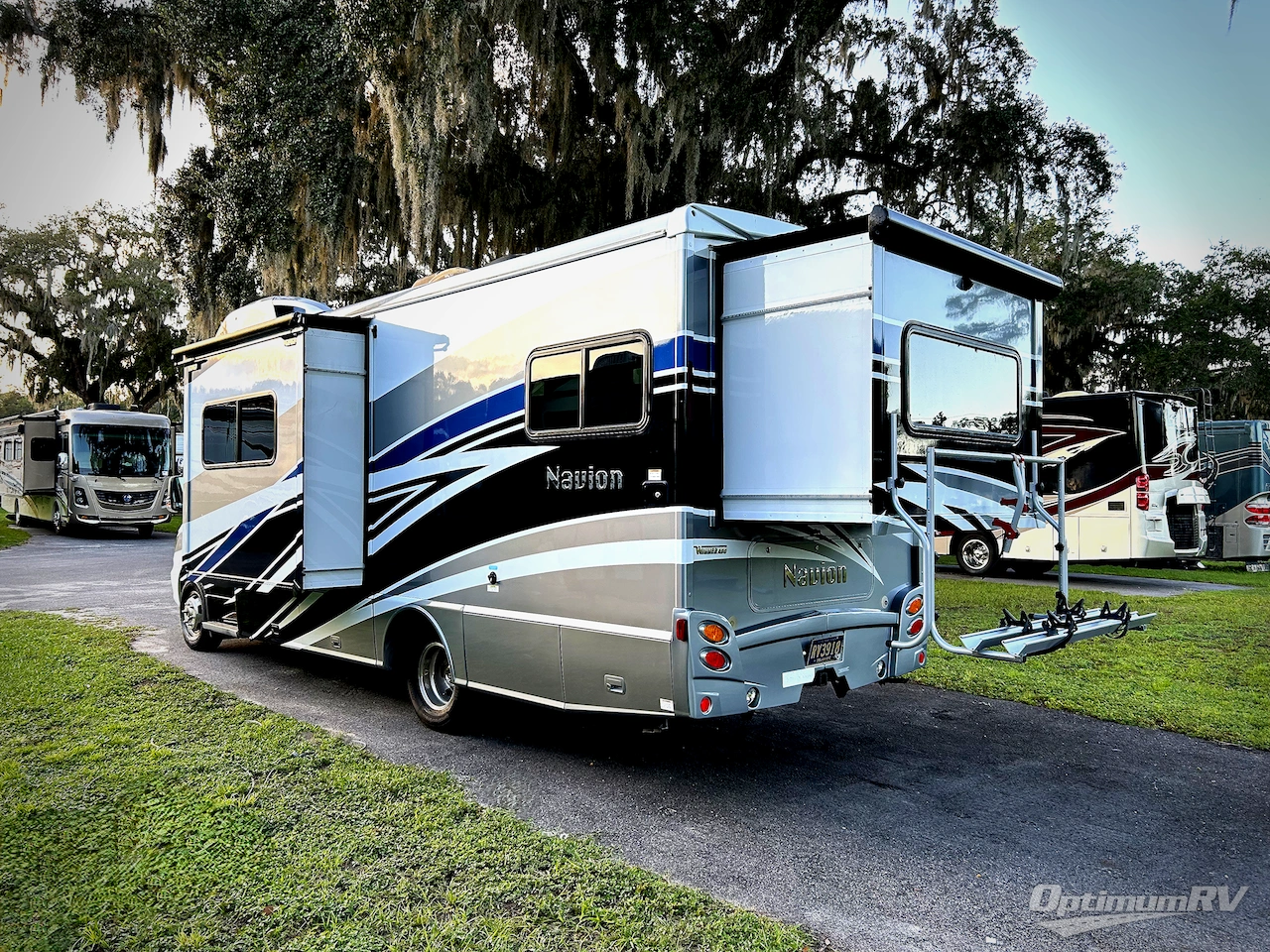 2016 Itasca Navion 24G Photo 3