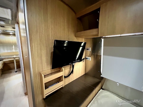 2019 Airstream Flying Cloud 26RB TWIN RV Floorplan Photo