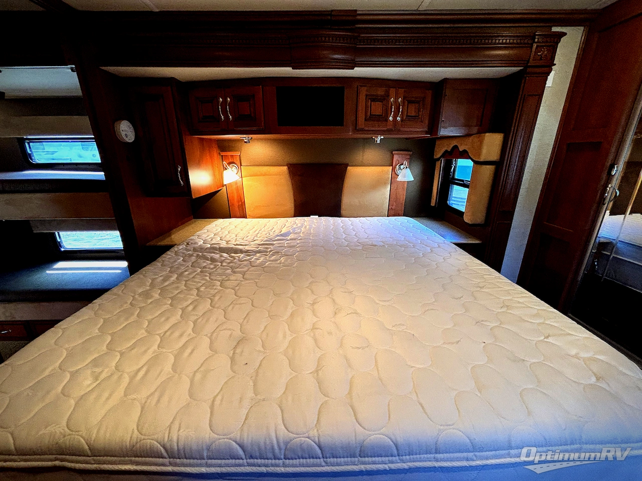 2012 Fleetwood Discovery 40G Photo 16