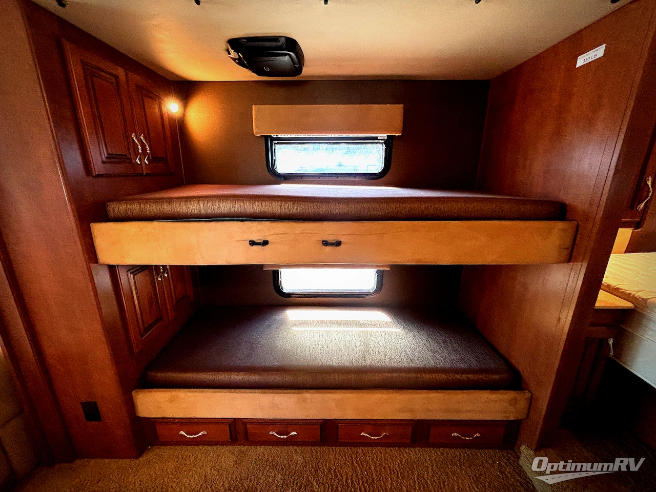 2012 Fleetwood Discovery 40G Photo 17