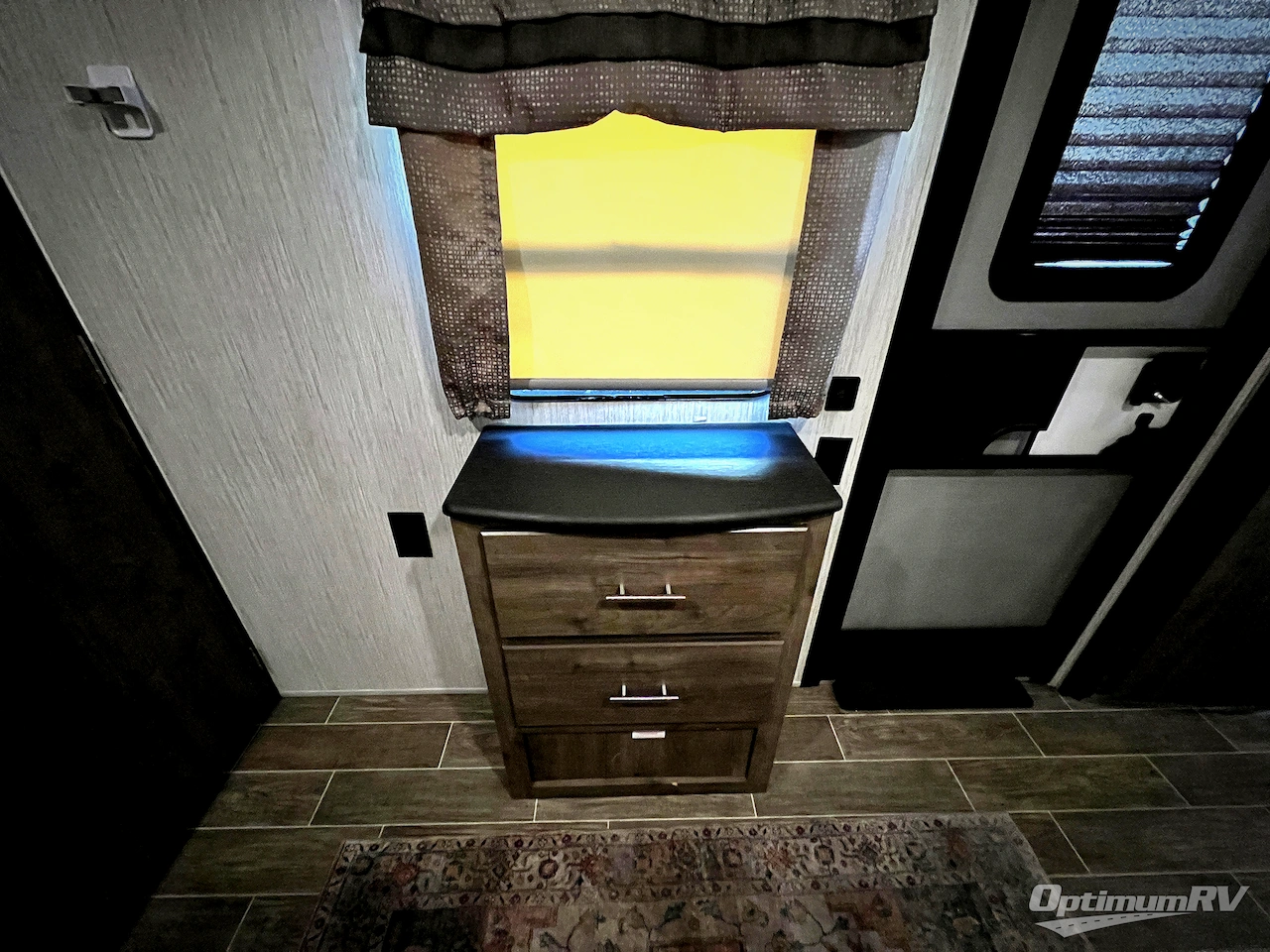 2021 Palomino Puma Destination 39DBT Photo 9