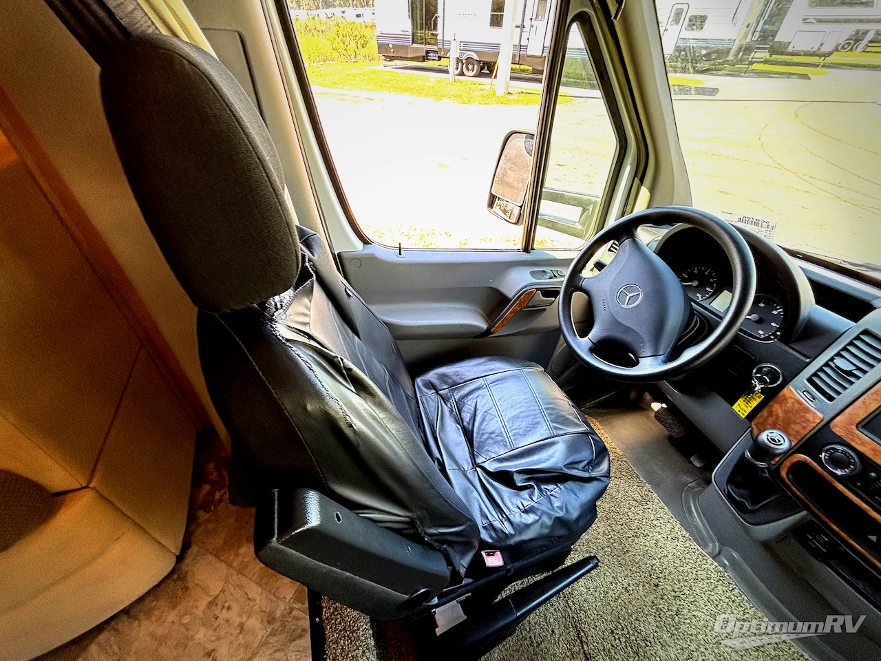 2015 Thor Siesta Sprinter 24SA Photo 7