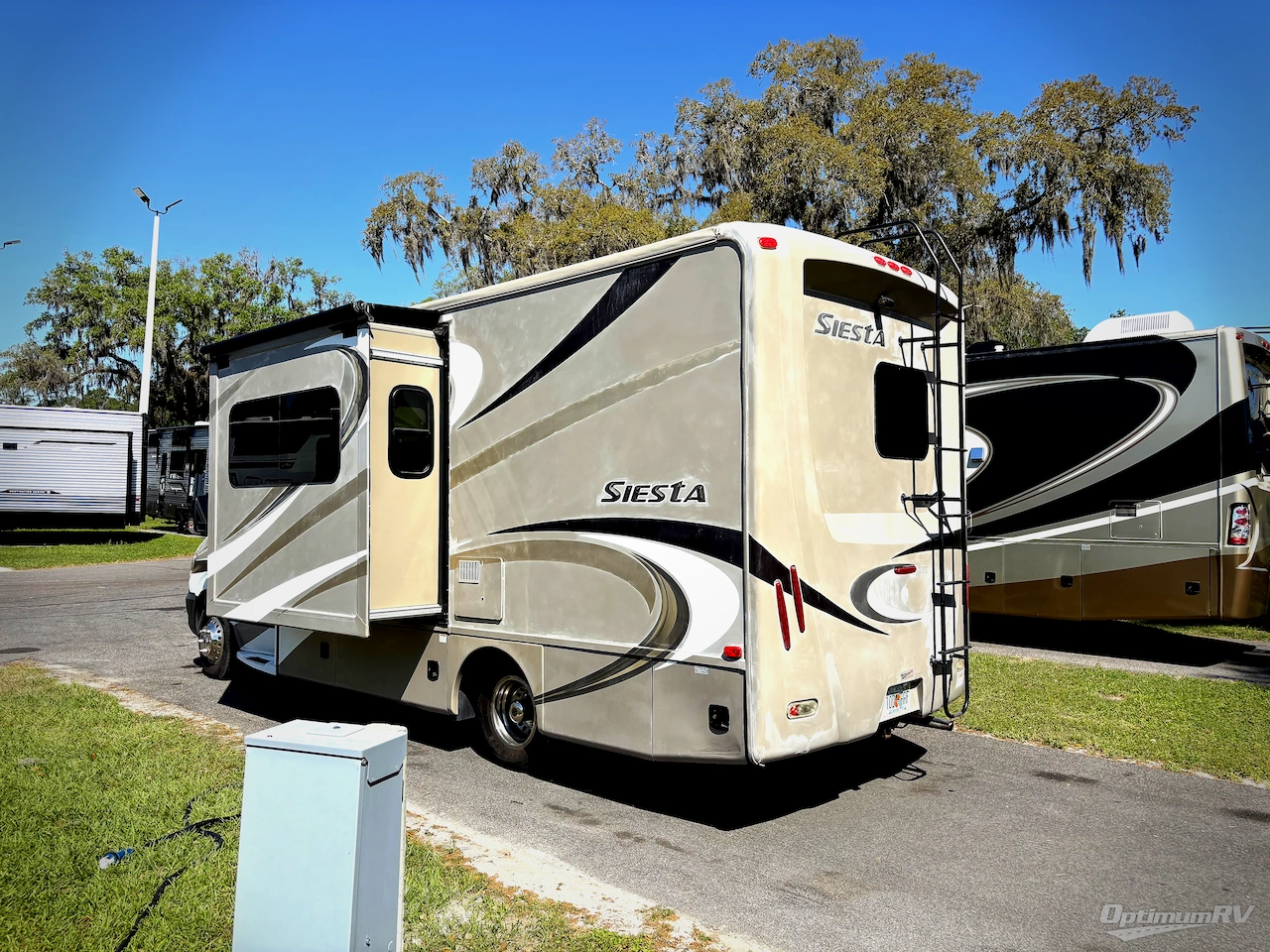2015 Thor Siesta Sprinter 24SA Photo 3