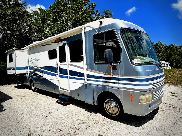 1999 Fleetwood Pace Arrow Vision 36B RV Photo 1