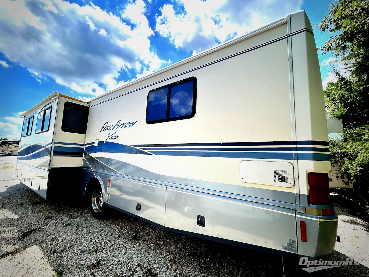 1999 Fleetwood Pace Arrow Vision 36B Photo 2