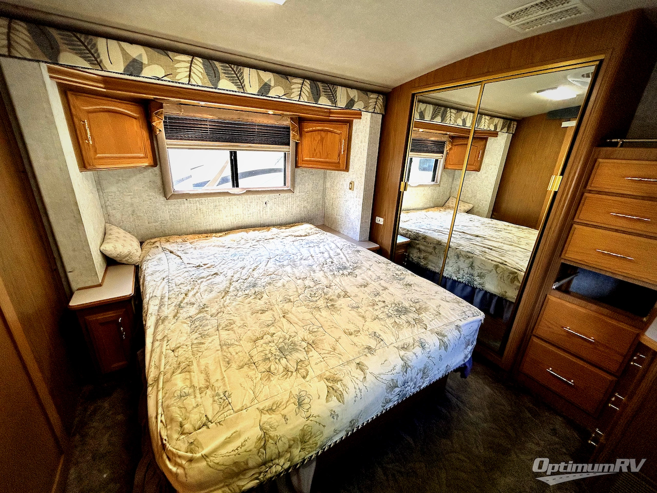 1999 Fleetwood Pace Arrow Vision 36B Photo 16