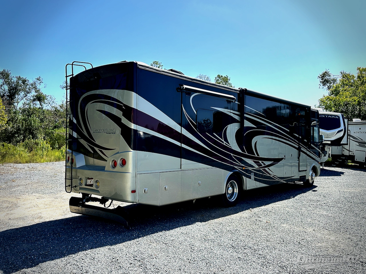 2016 Forest River Georgetown XL 369DS Photo 2