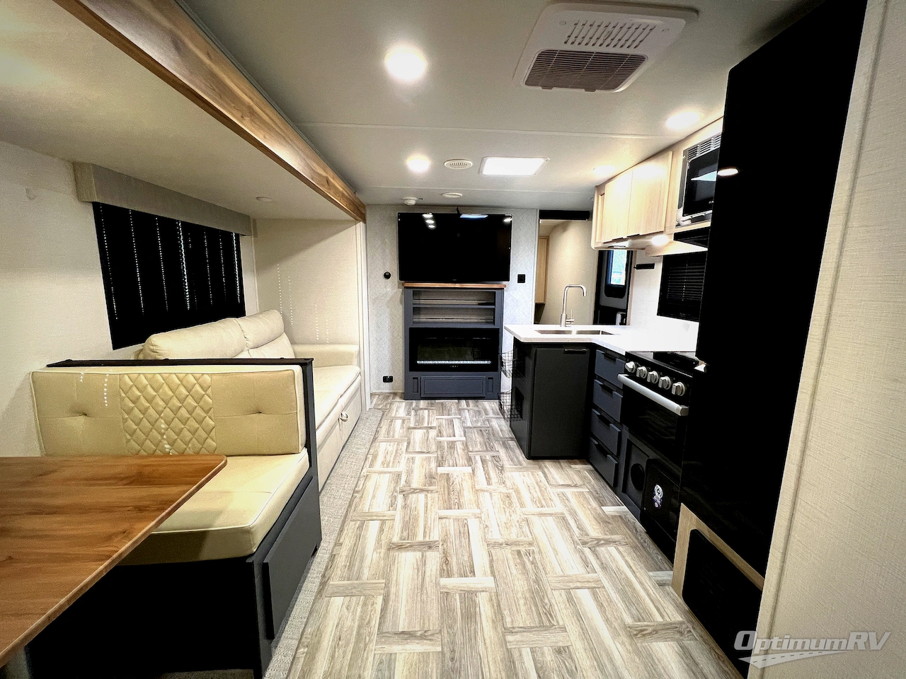 2025 Prime Time Tracer 308BH Photo 5