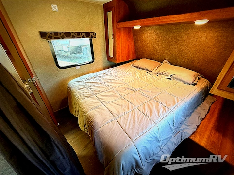 2016 Starcraft Launch Ultra Lite 24RLS RV Photo 4