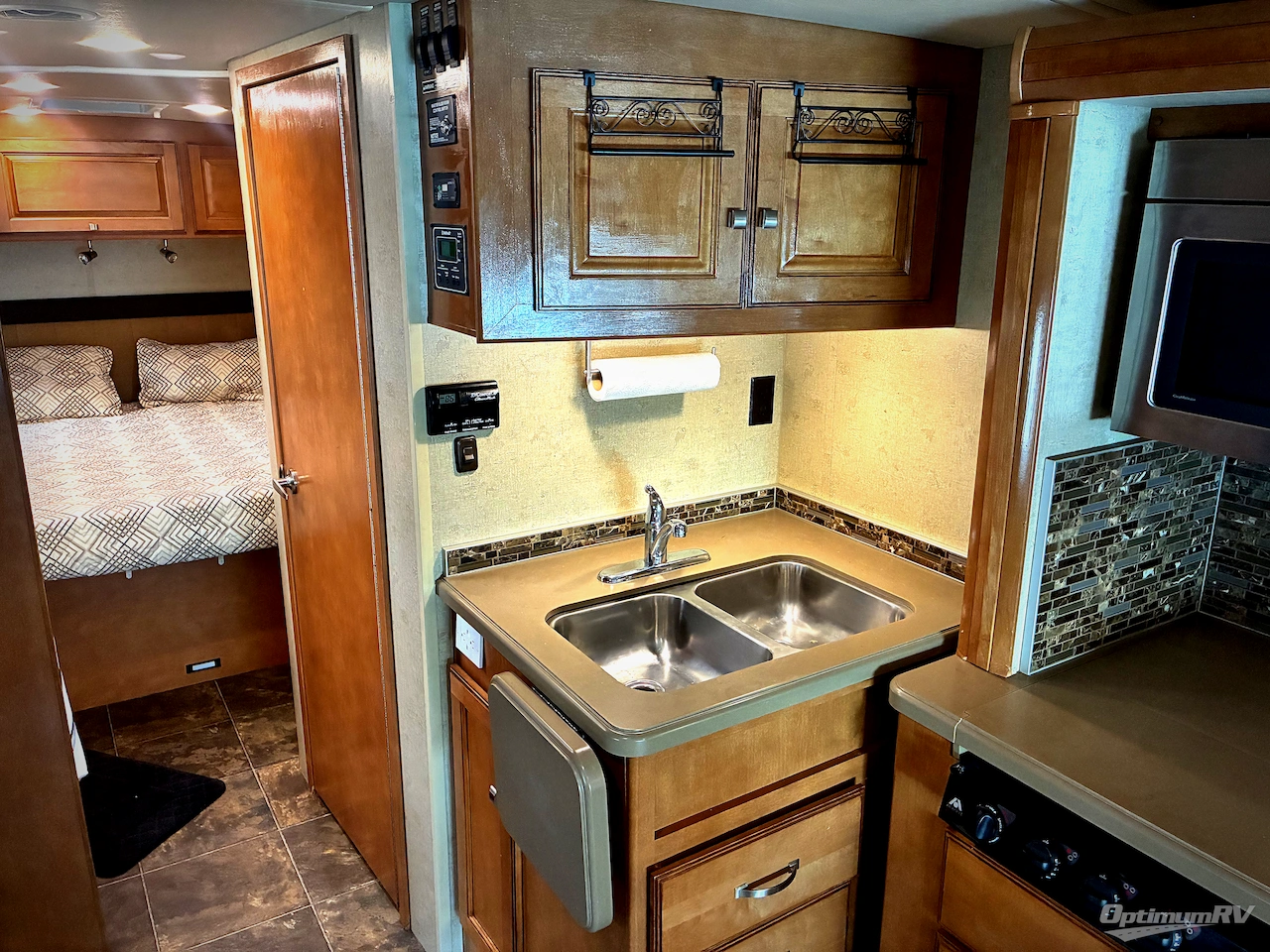 2014 Itasca Cambria 30J Photo 8
