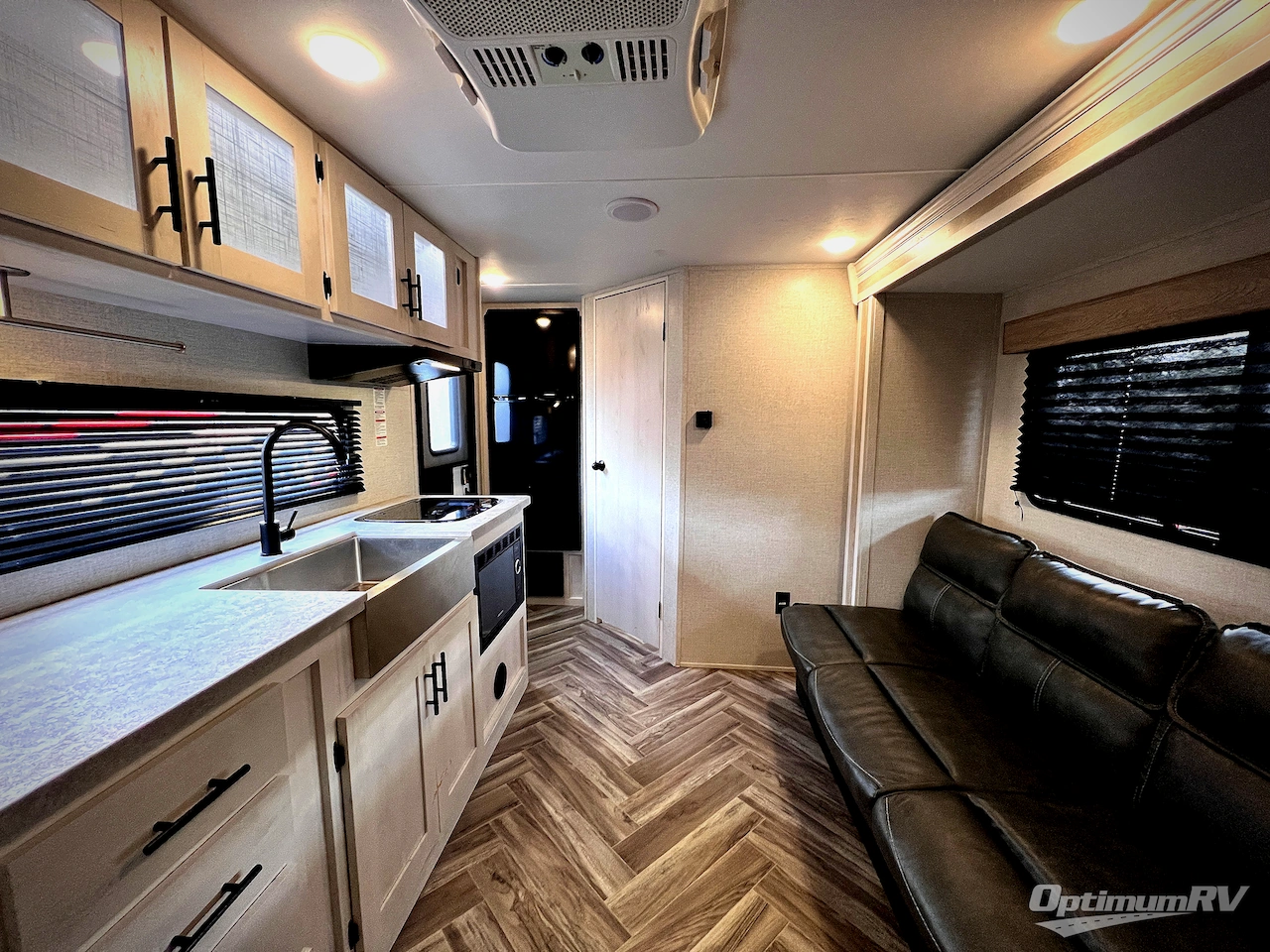 2021 Dutchmen Coleman Rubicon 1608RB Photo 4