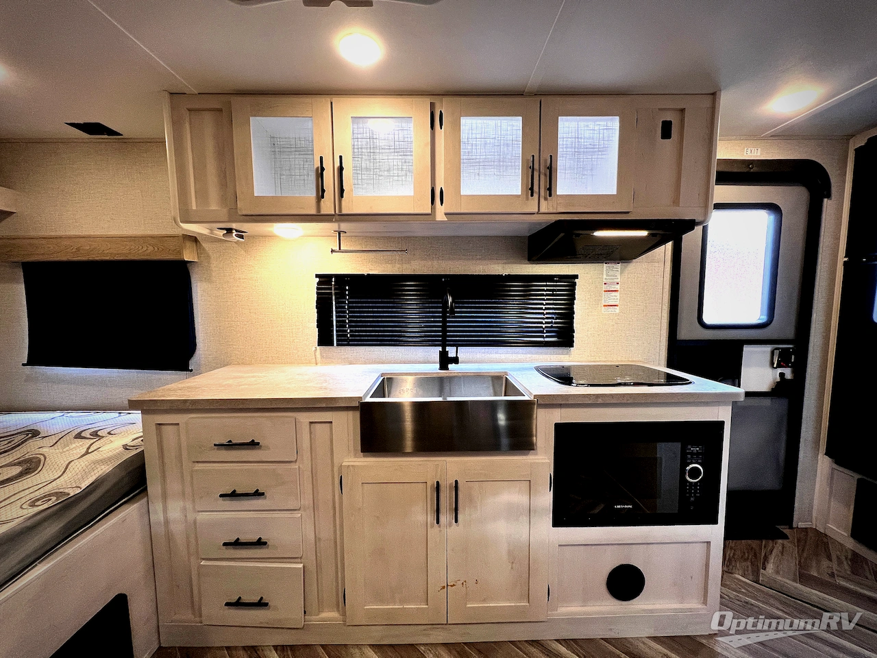 2021 Dutchmen Coleman Rubicon 1608RB Photo 11