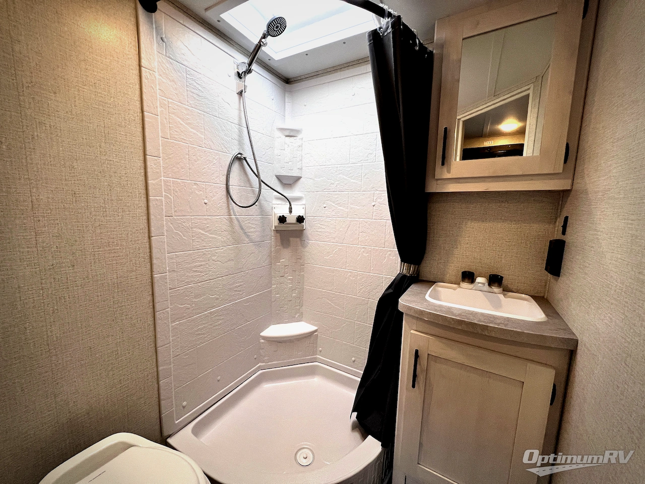 2021 Dutchmen Coleman Rubicon 1608RB Photo 19