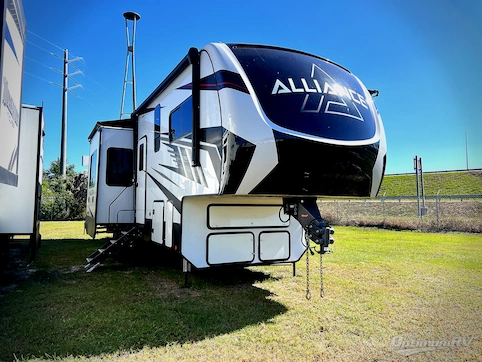 Used 2022 Alliance Valor 37V13 Featured Photo