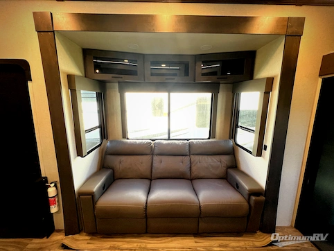 2022 Alliance Valor 37V13 RV Photo 2