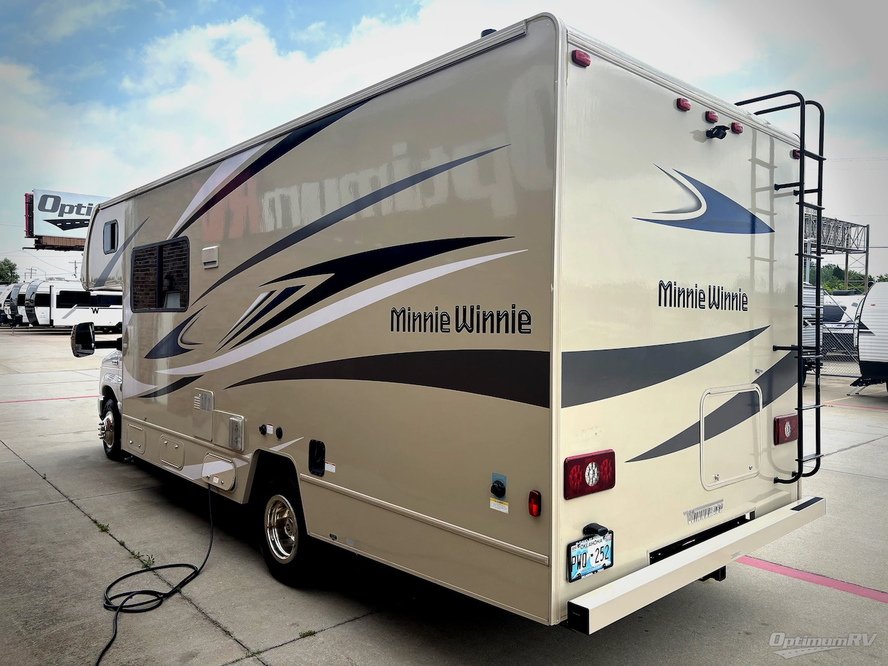 2025 Winnebago Minnie Winnie 25B Photo 3