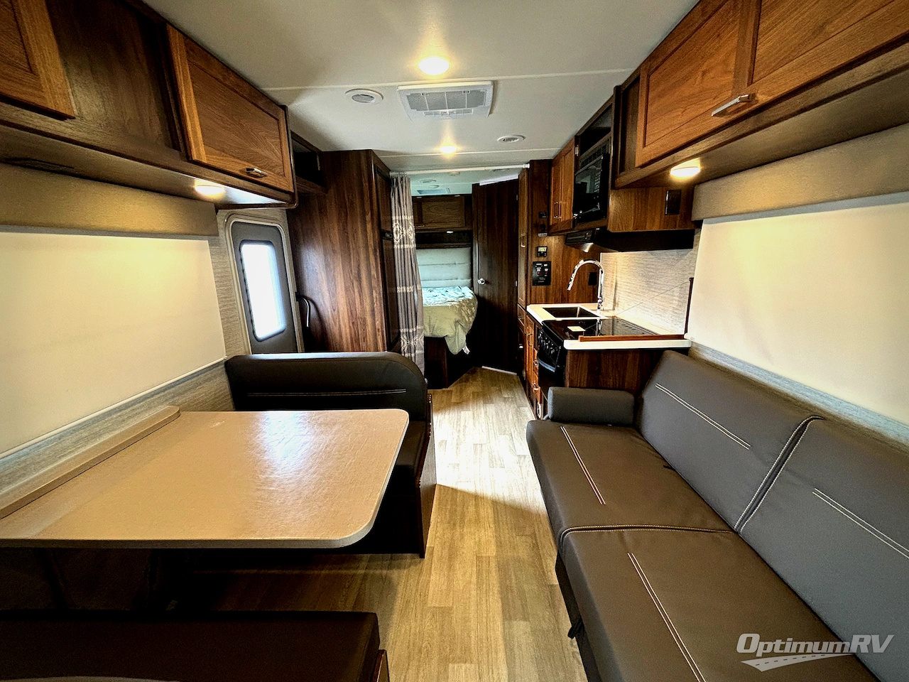 2025 Winnebago Minnie Winnie 25B Photo 4