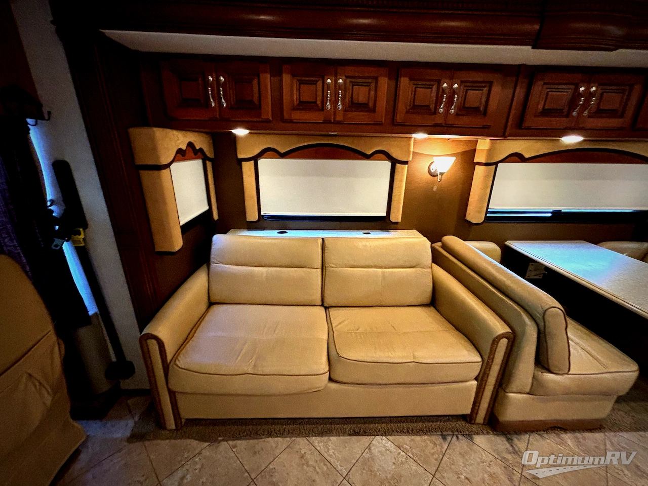 2012 Fleetwood Discovery 36J Photo 10