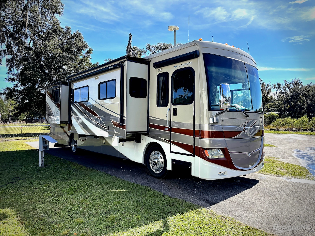 2012 Fleetwood Discovery 36J Photo 1