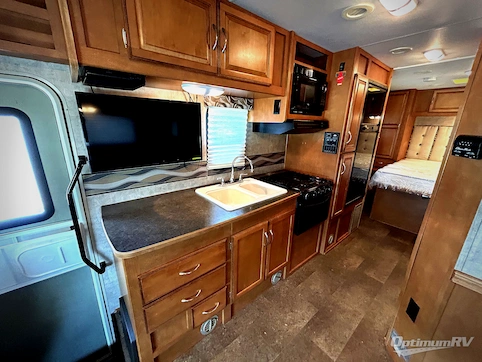 2016 Winnebago Minnie Winnie 27Q RV Photo 2