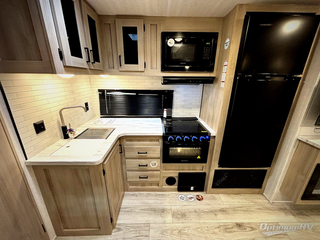 2025 East To West Della Terra 312BH Photo 6