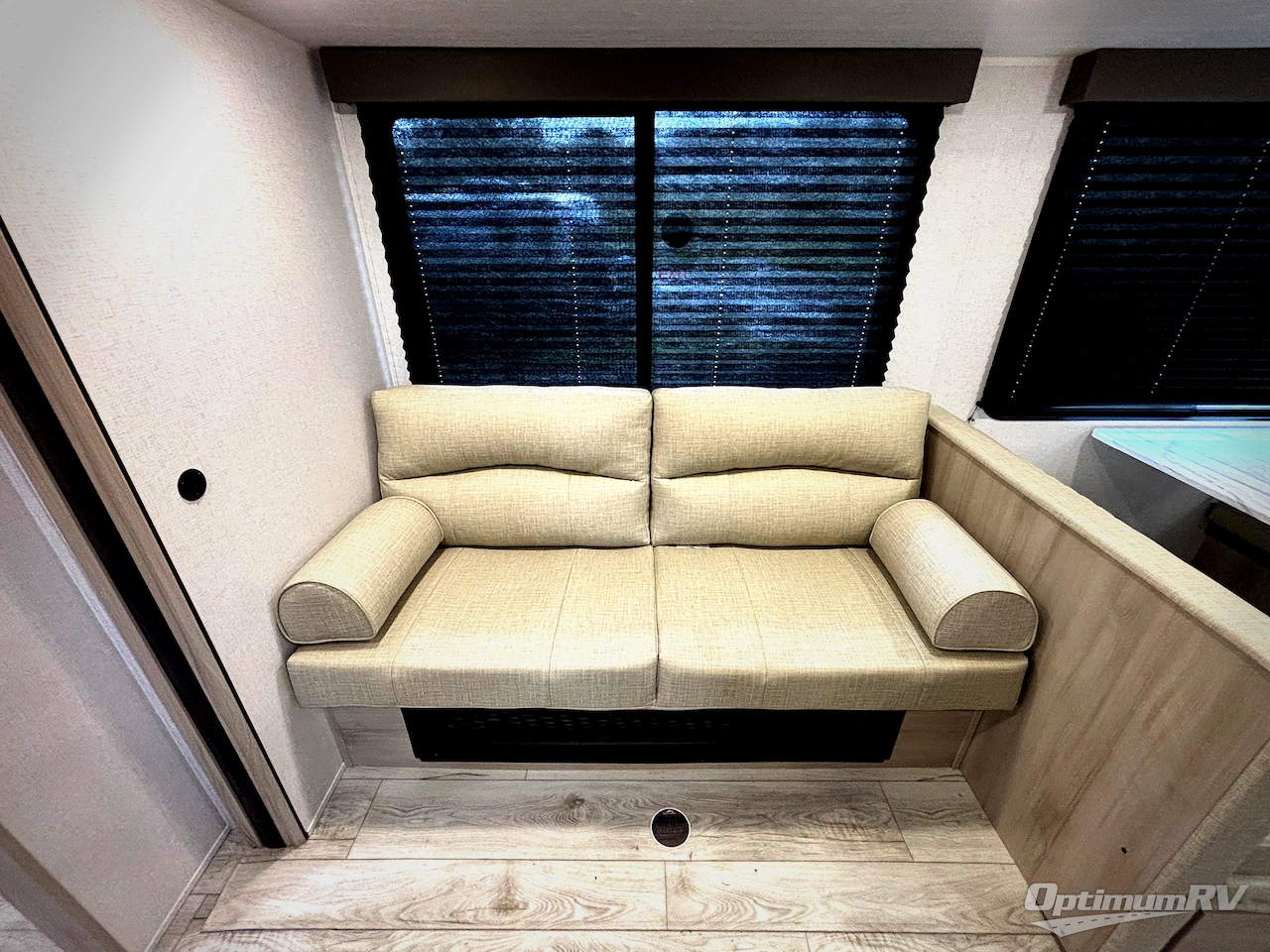 2025 East To West Della Terra 312BH Photo 13