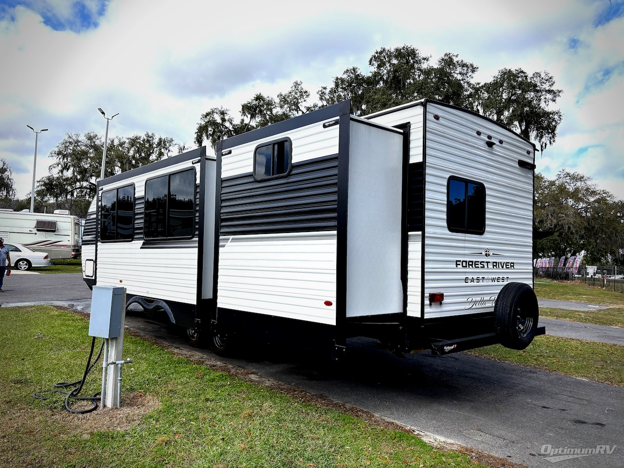 2025 East To West Della Terra 312BH Photo 3