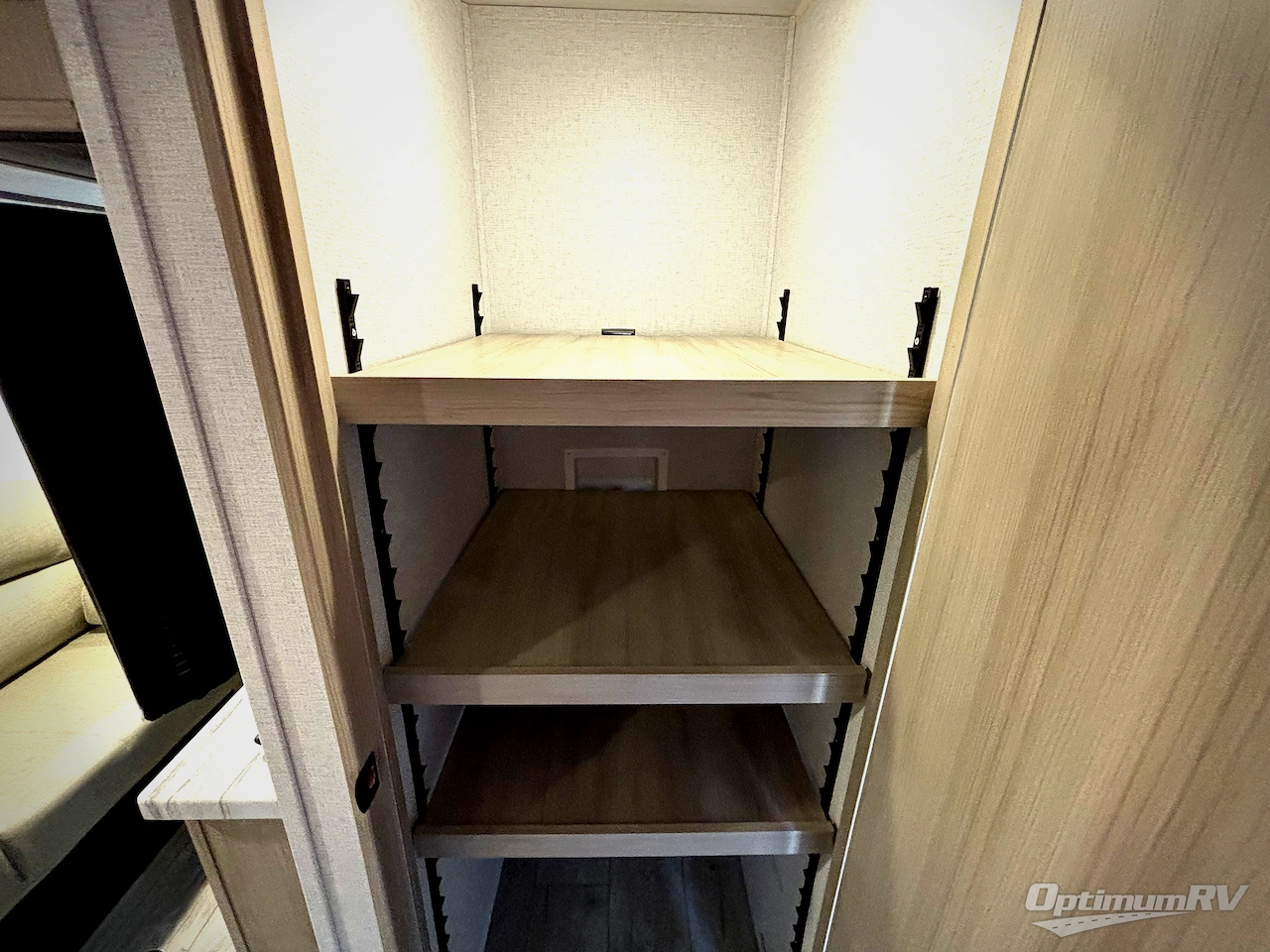 2025 East To West Della Terra 312BH Photo 15