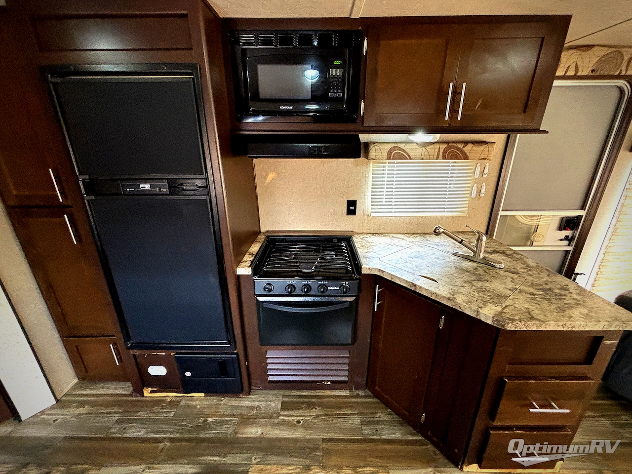 2015 Forest River Cherokee Grey Wolf 26RL Photo 6